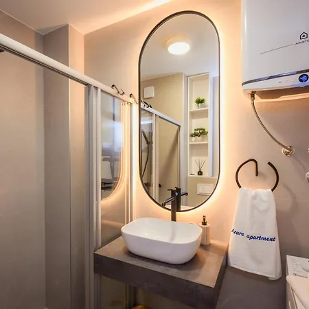 Azure Apartment *